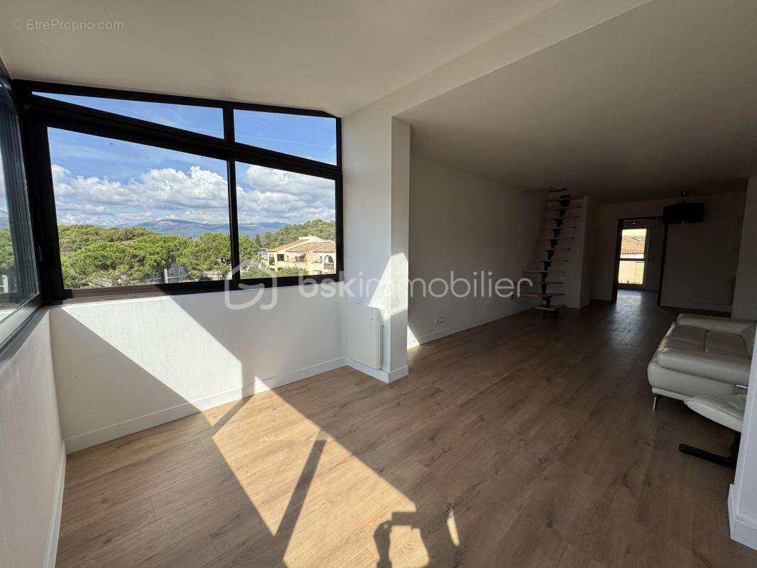 Appartement à MOUGINS