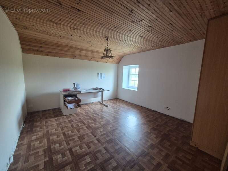 Maison à vendre 5 pièces 3 chambres  terrain 1500 m² dépendances ORSENNES (36) - photo 9