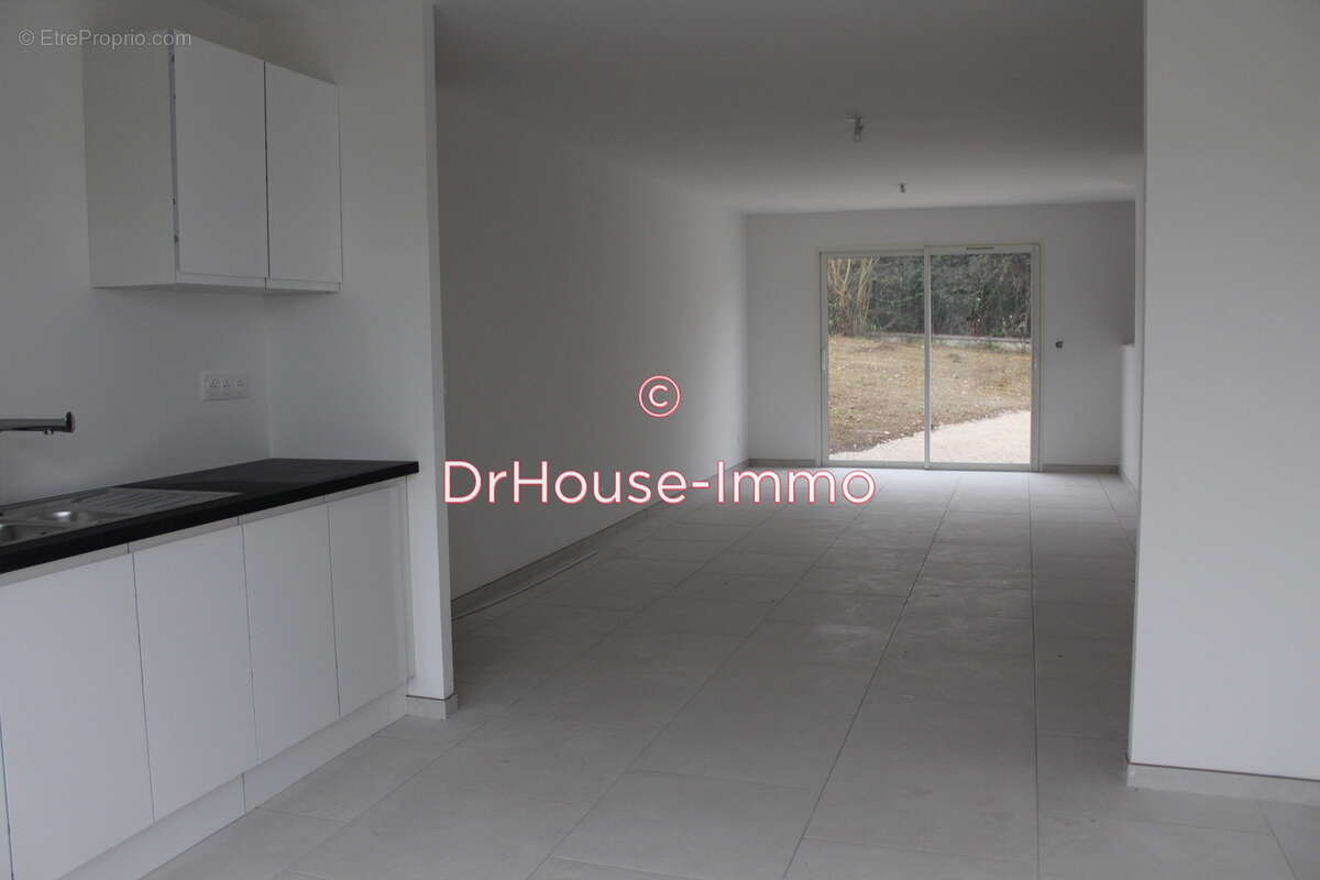 Maison à CHAMPNIERS