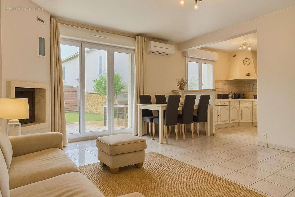 Photo 2 - Maison à OZOIR-LA-FERRIERE