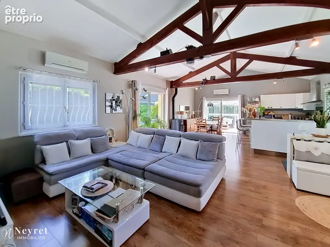 Maison traditionnelle de 140 m2, 7 pièces, 4 chambres sur terrain de 852 m2 - photo 6