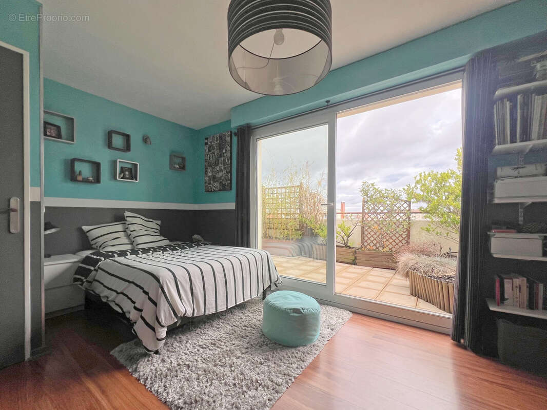 Appartement à COURBEVOIE