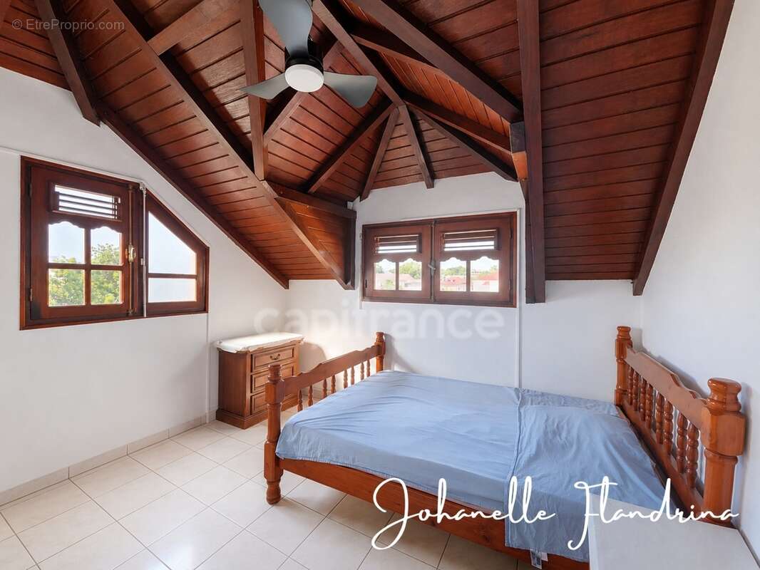 Les Abymes, Boisripeaux - Maison familiale 9 pièces de 230 m², sur 3 niveaux, garage, jardin - photo 28
