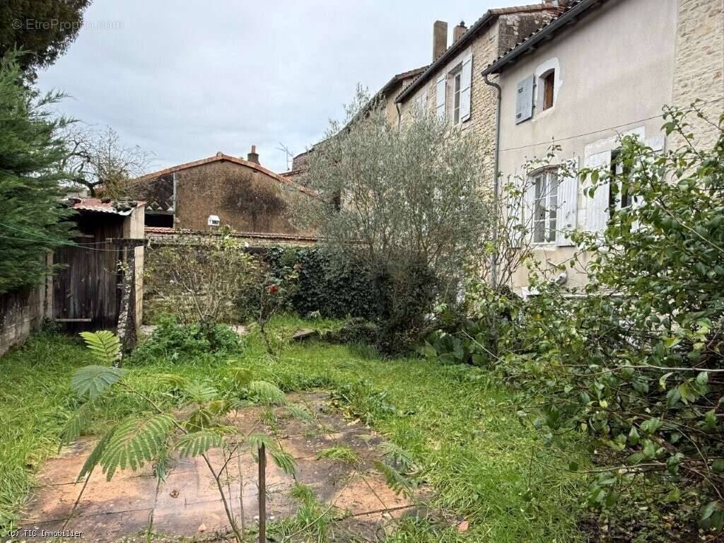 Maison à RUFFEC