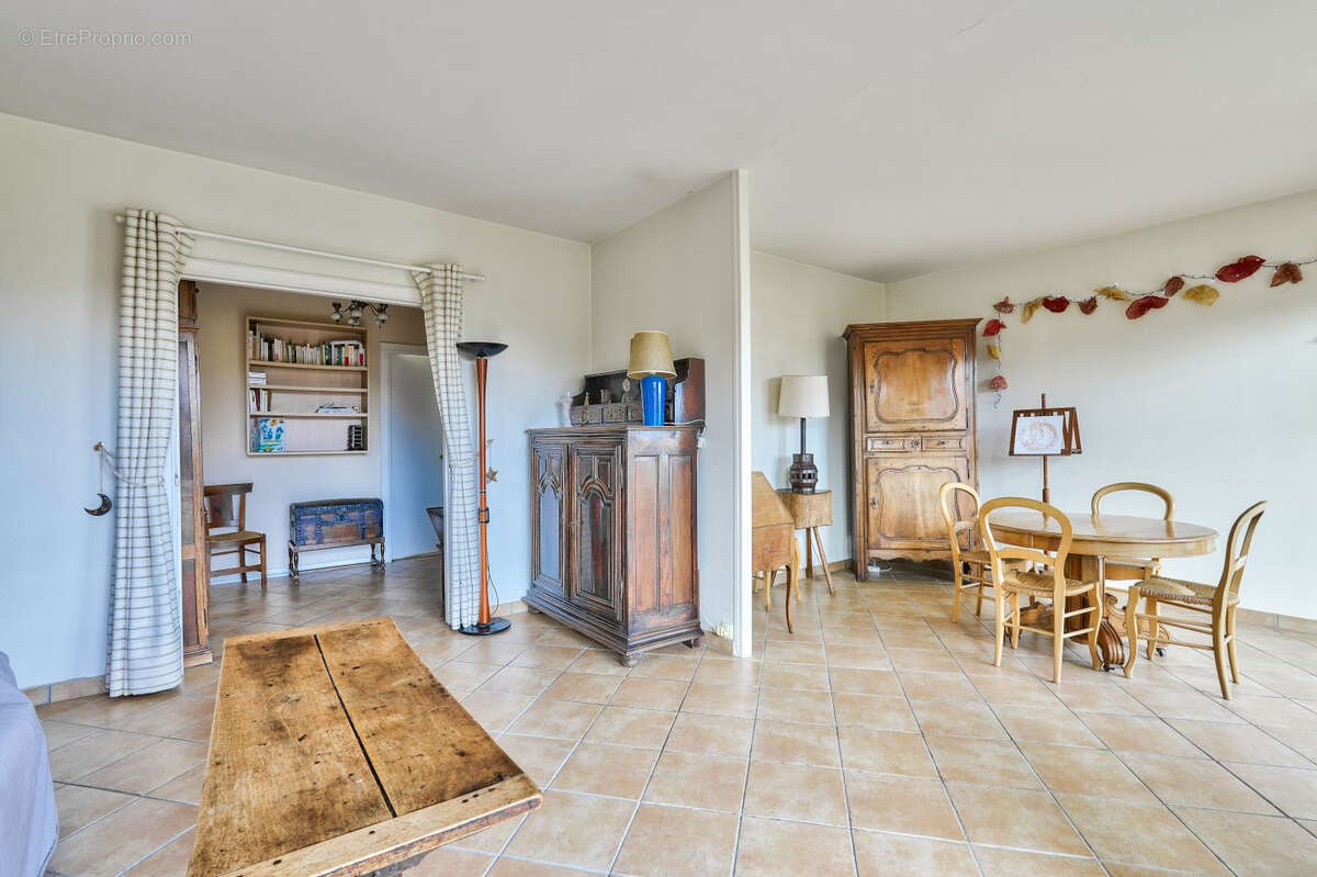 Appartement à VILLE-D&#039;AVRAY