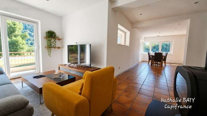 Rare à la vente - Spacieux appartement 150 m² – 7 pièces – 4 chambres – Terrasse, balcon, jardin – Dépendances – Ugine - photo 7