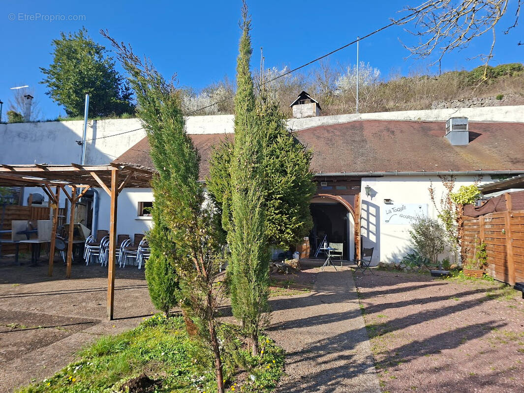 Commerce à MONTLOUIS-SUR-LOIRE