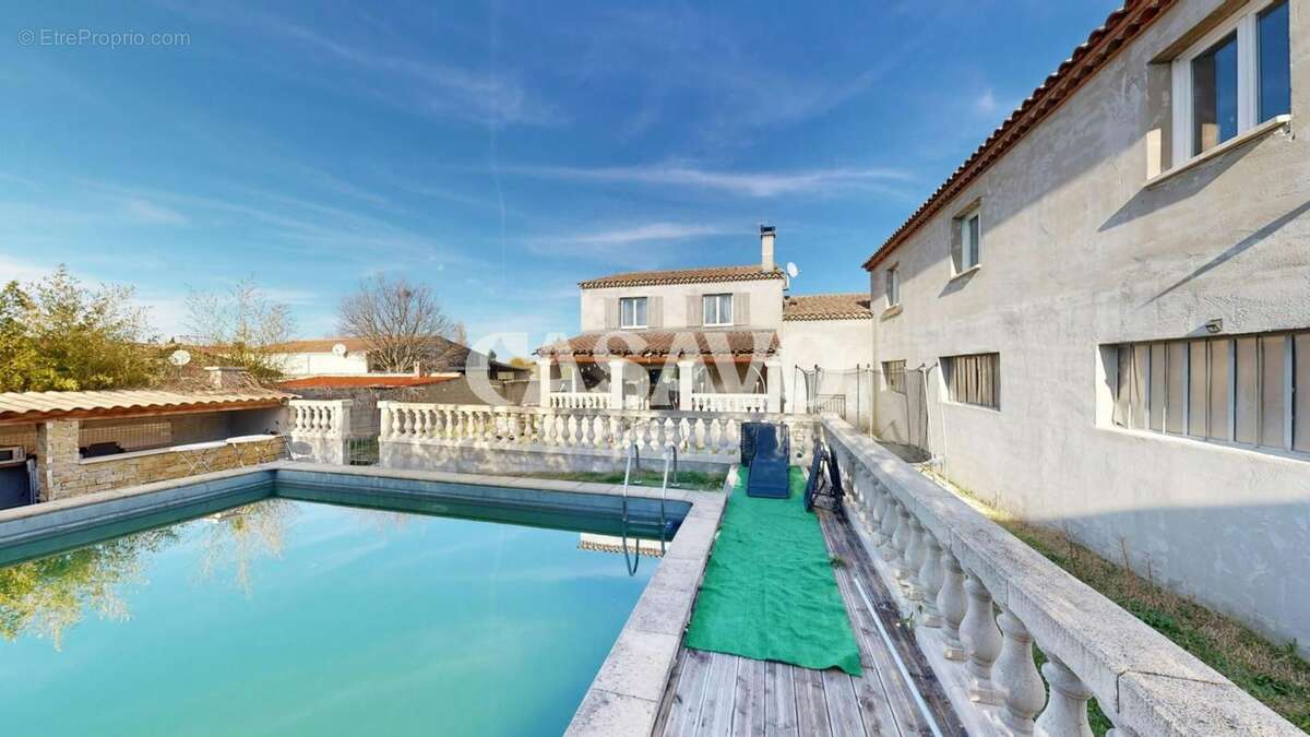 Vente Maison 10 pièces de 231m² - 84300 Taillades - photo 2