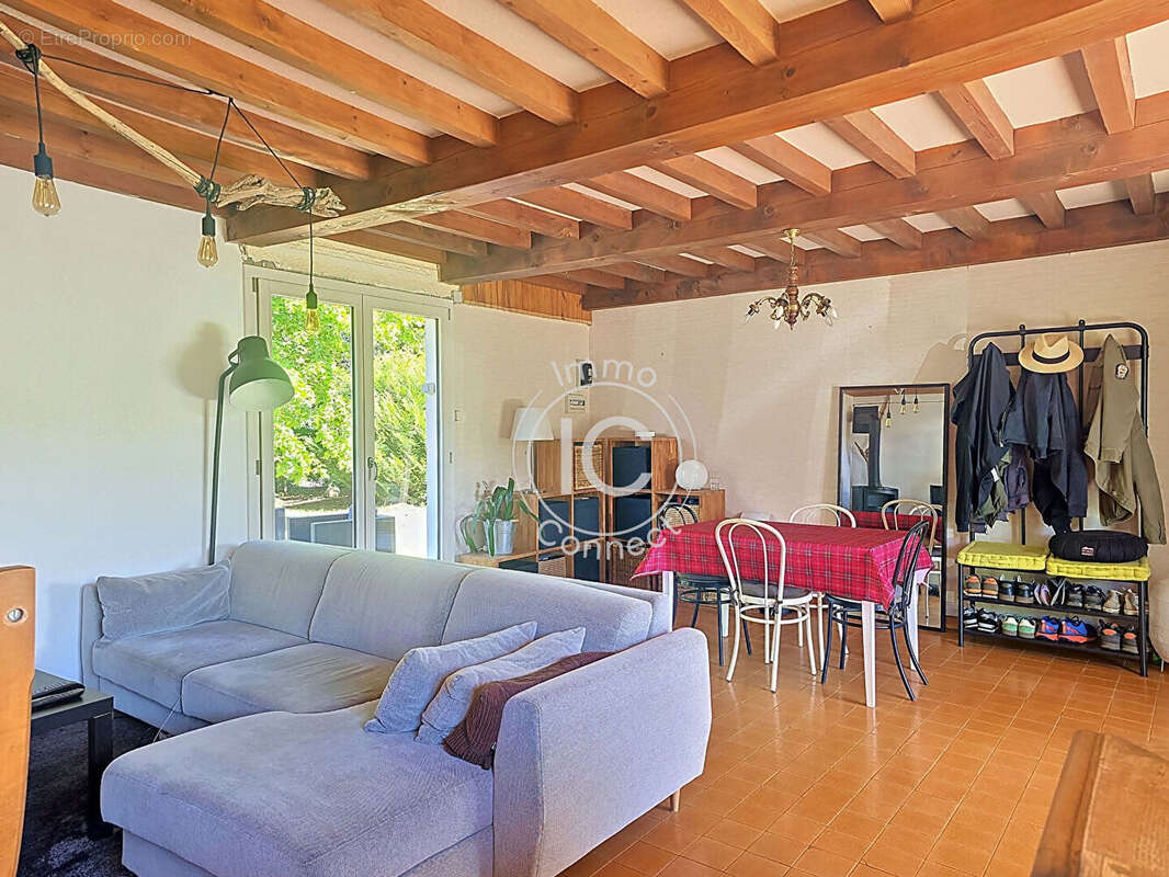Maison à potentiel avec terrain boisé au calme - photo 5