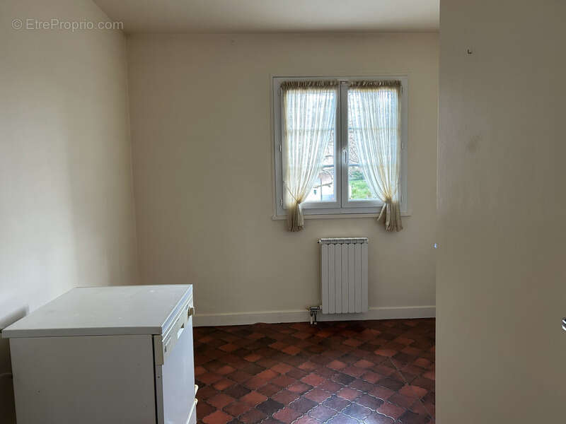 Maison à LES MARTRES-D'ARTIERE