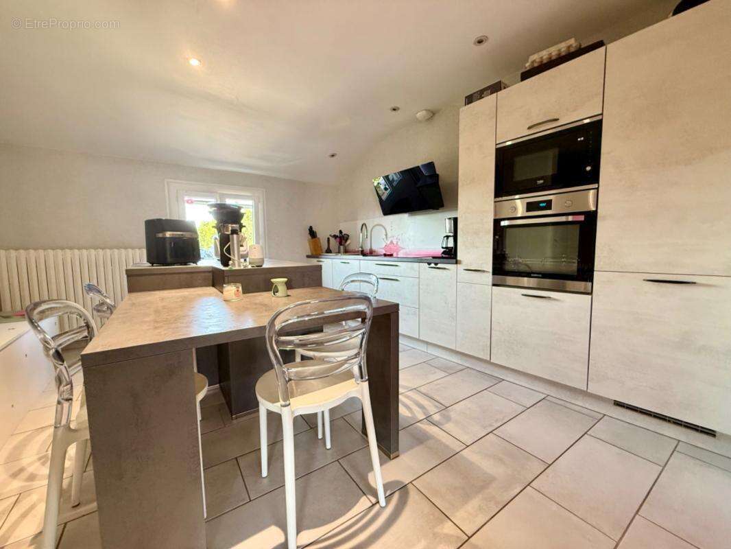 Appartement à vendre 5 pièces LE CHAMBON FEUGEROLLES (42) - photo 2