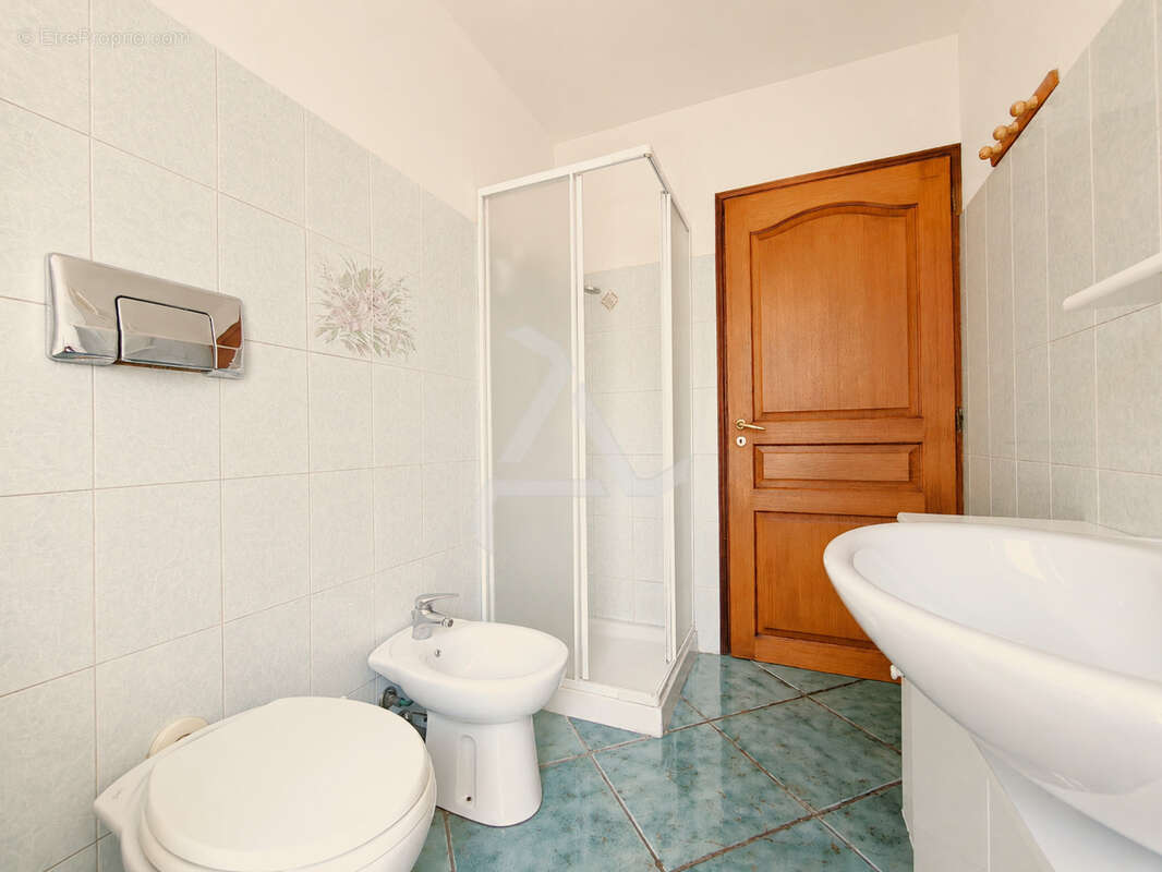 Villa méditéranéenne t8 comprenant 2 appartements située dans un secteur privilégié avec vue sur le golfe - photo 20