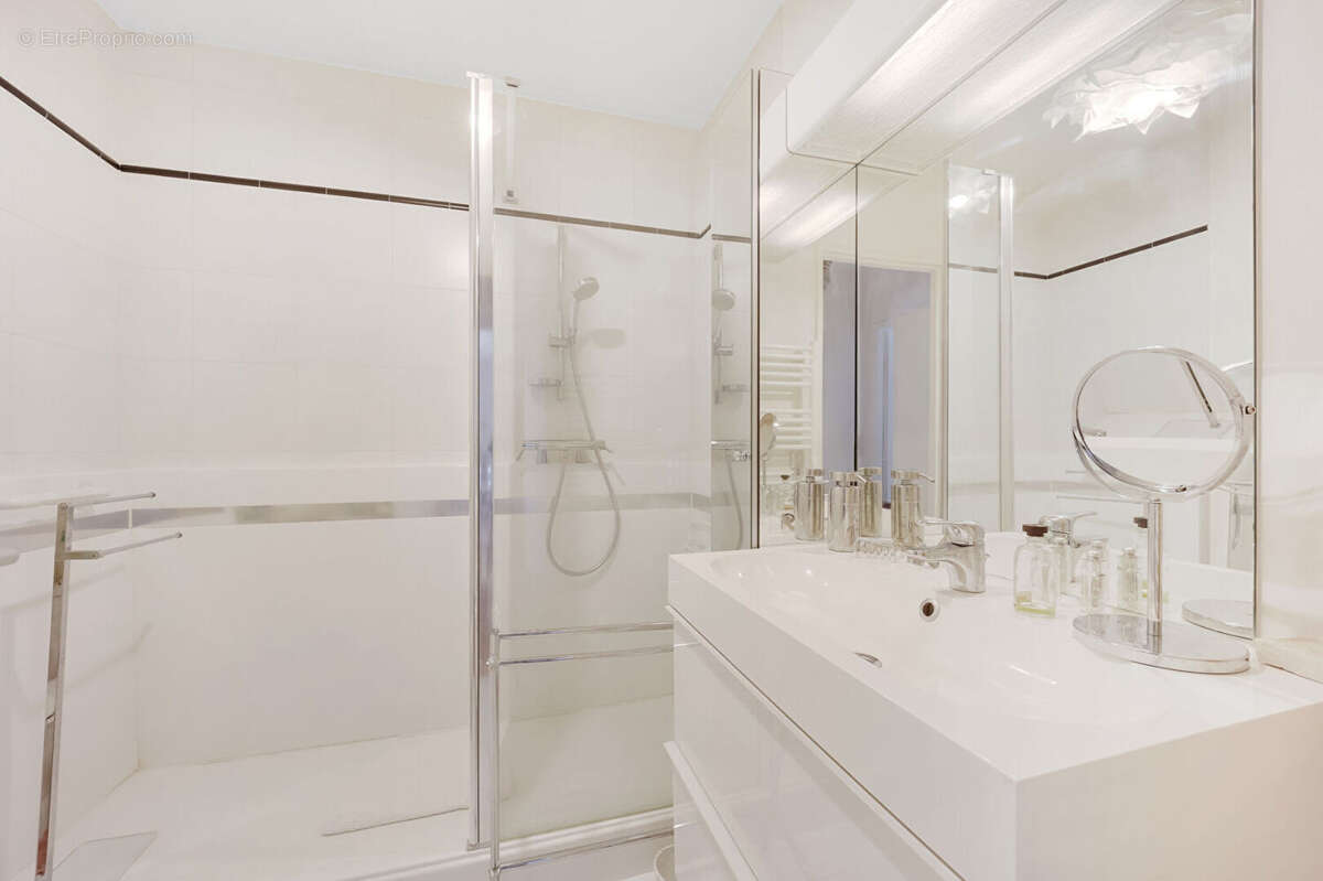 Appartement à LA GARENNE-COLOMBES