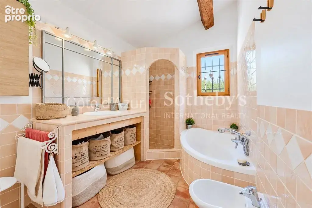 Tourrettes, bastide provençale de 196 m² avec piscine et parc de plus d’un hectare - photo 17
