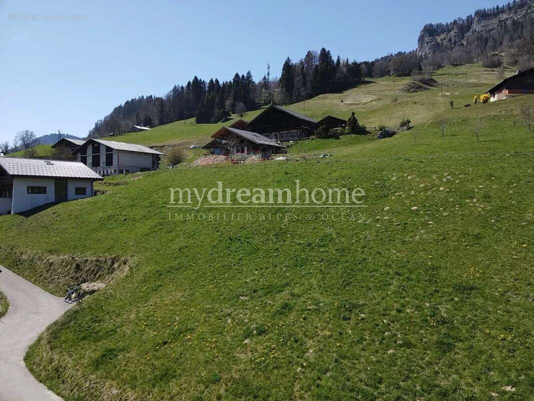 Terrain à SAINT-NICOLAS-LA-CHAPELLE