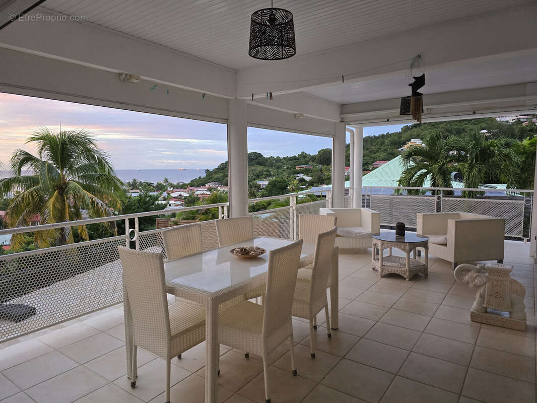 Maison à LES TROIS-ILETS