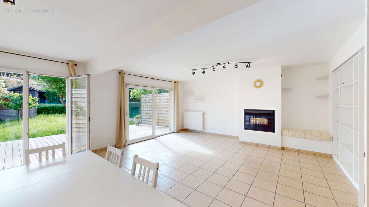 Maison à ARCHAMPS