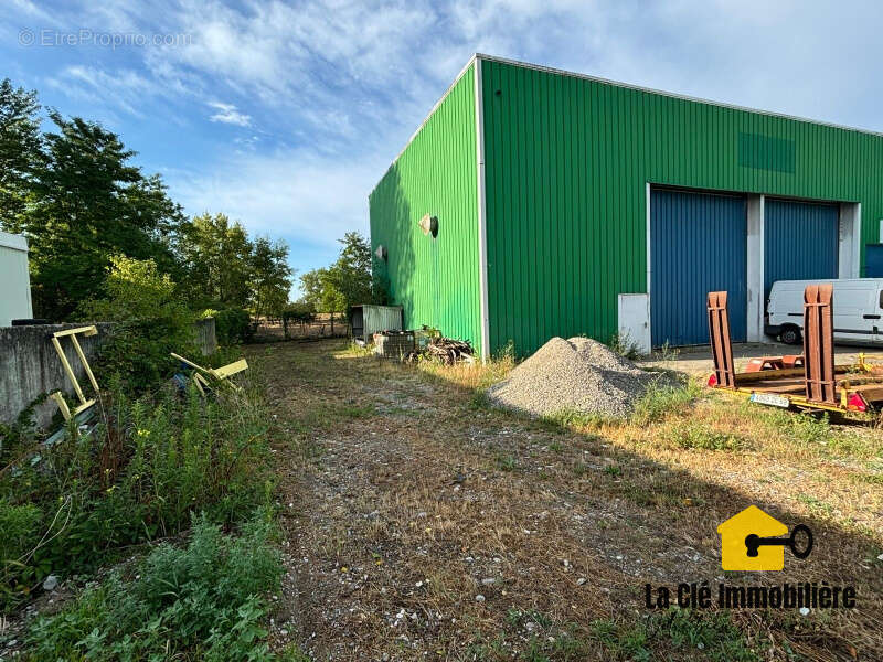 Hombourg   Local d'activité de 270 m2 avec fort potentiel d'aménagement - photo 11
