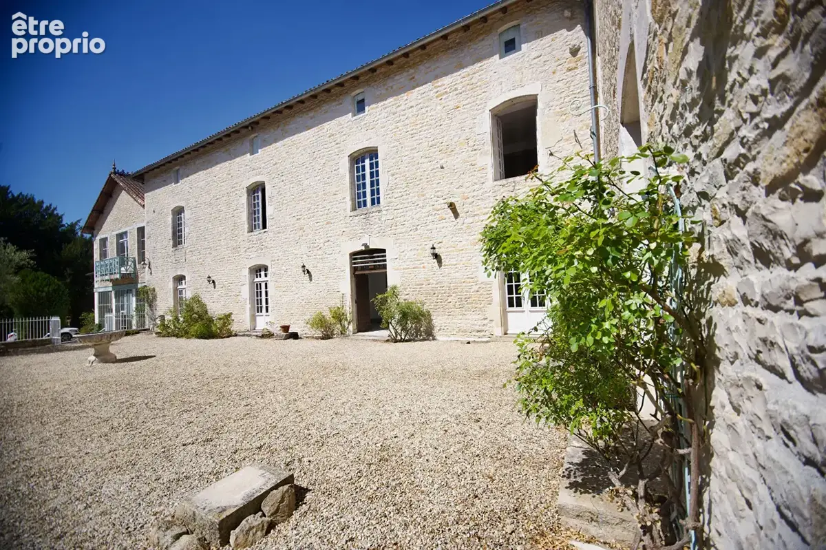 Propriété de caractère exceptionnelle avec dépendances, piscine et 3,5 hectares - photo 19