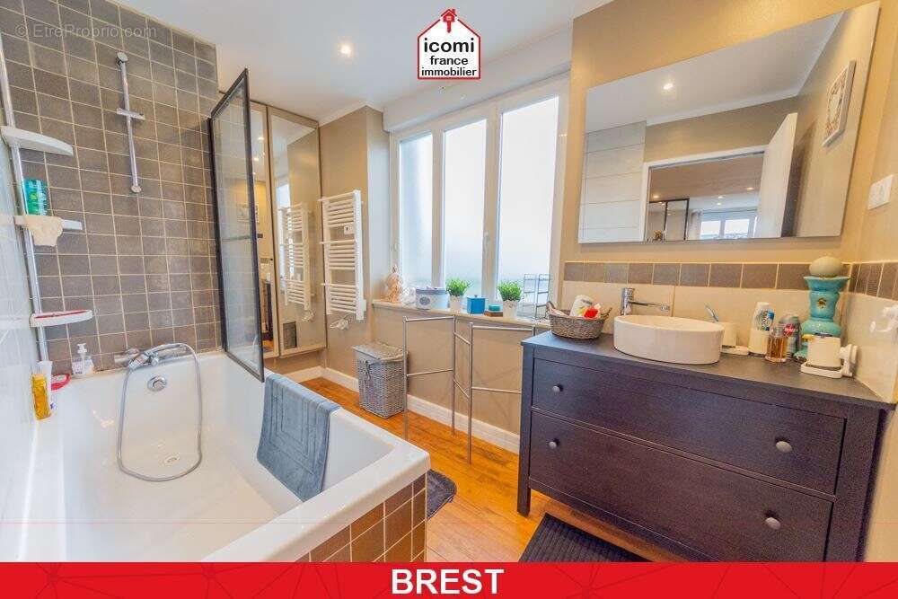 Finistere - brest (29200) - a vendre - appartement t4 80m² - 2 chambres - aucuns travaux a prevoir - cave - cour commune - photo 6