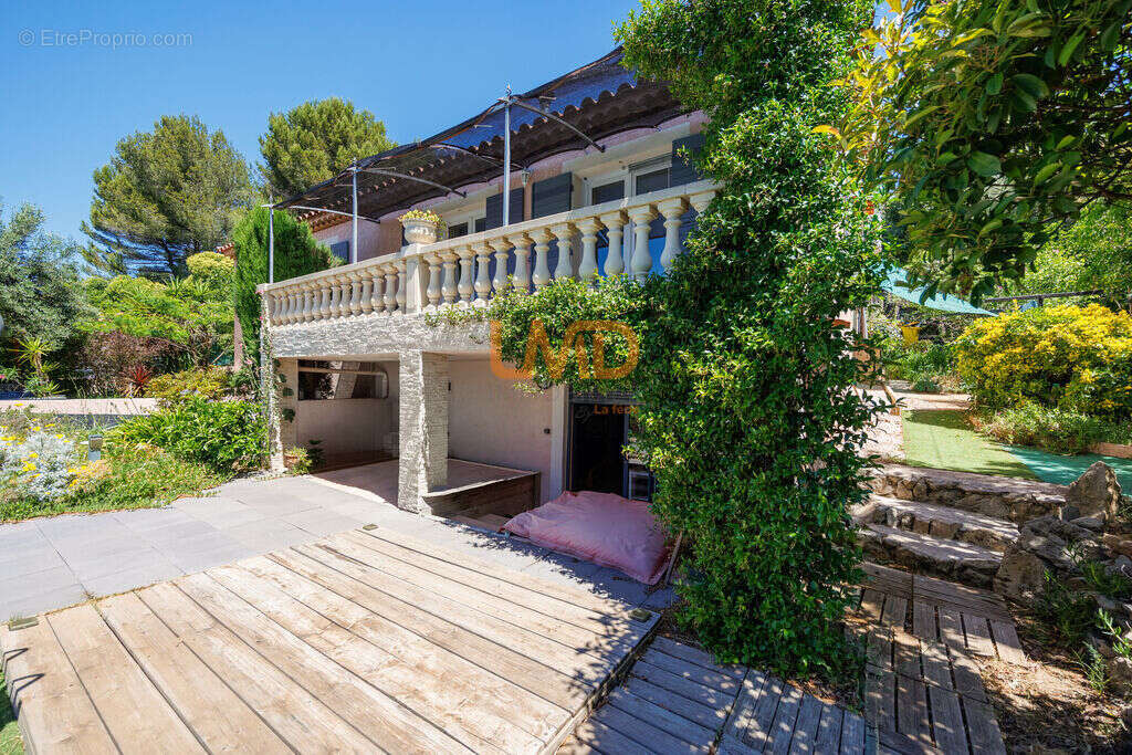Les Caillols/ La commanderie- Maison- 5P-120 M2 + Studio indépen - photo 18