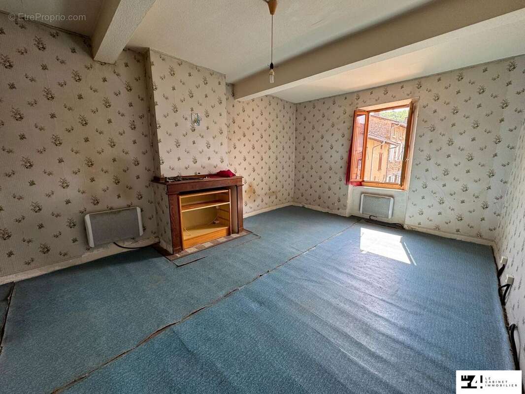 Maison à MONTBRUN-BOCAGE