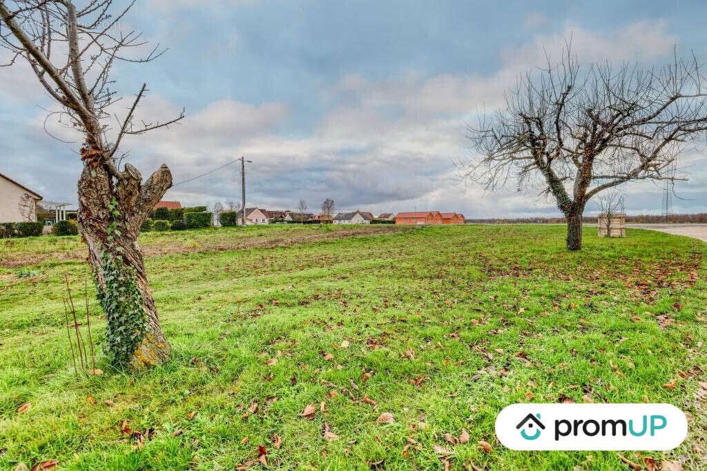 Terrain à MAGNY-SUR-TILLE