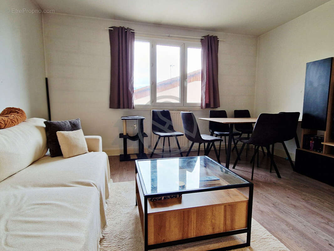 Appartement à FONTAINE