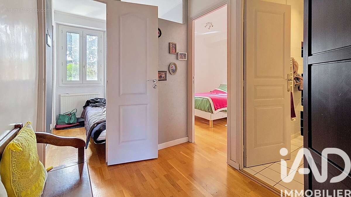 Photo 9 - Appartement à COURBEVOIE