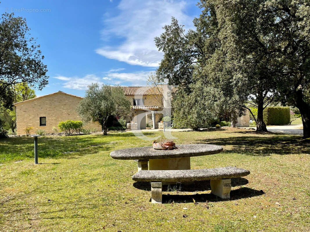 Maison à MENERBES