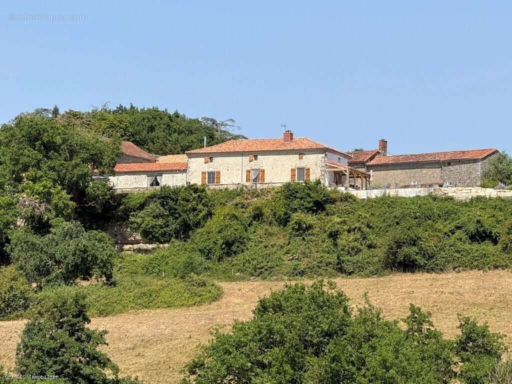 Maison à CHARROUX