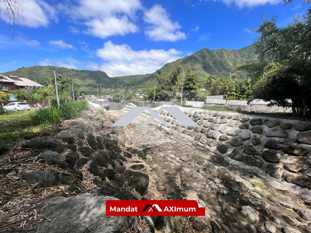 Terrain à ENTRE-DEUX