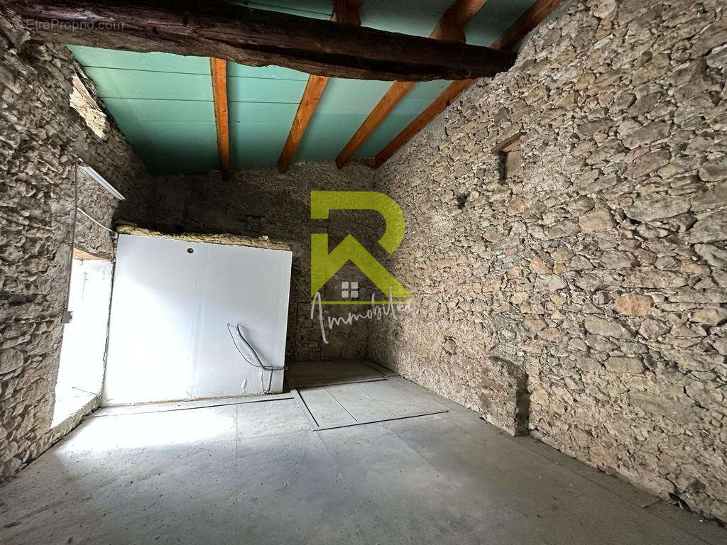 Maison à DUILHAC-SOUS-PEYREPERTUSE