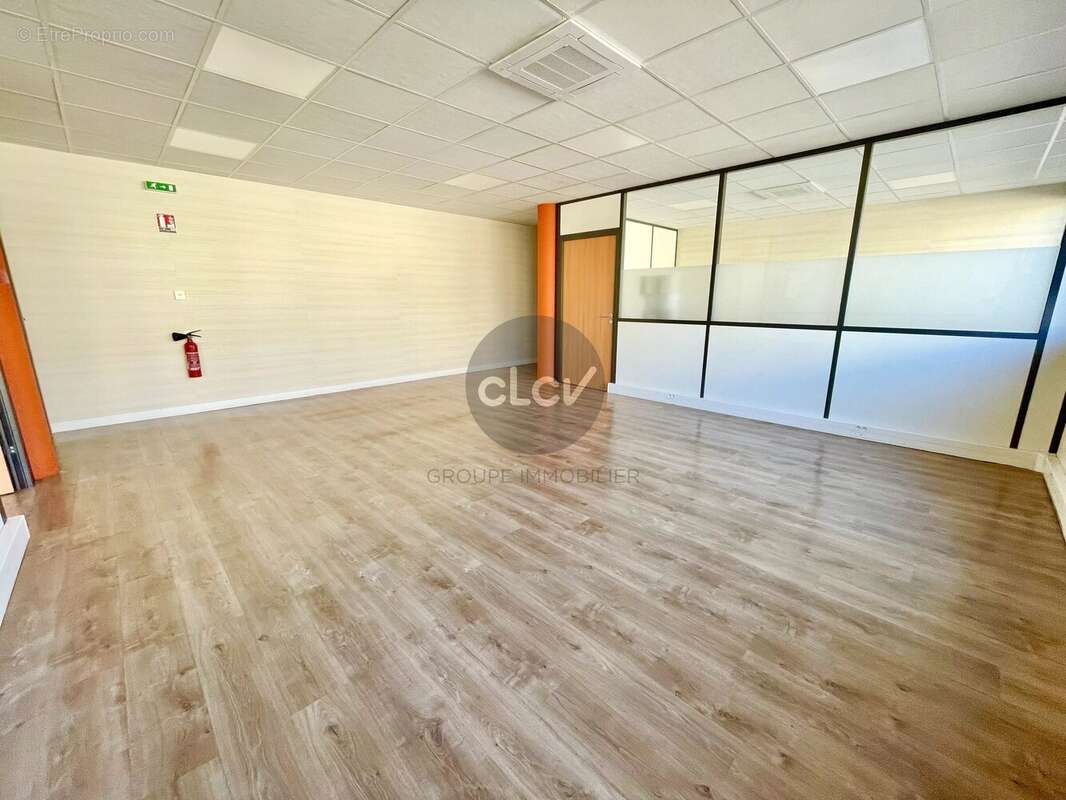 Commerce à CHAMPAGNE-AU-MONT-D'OR