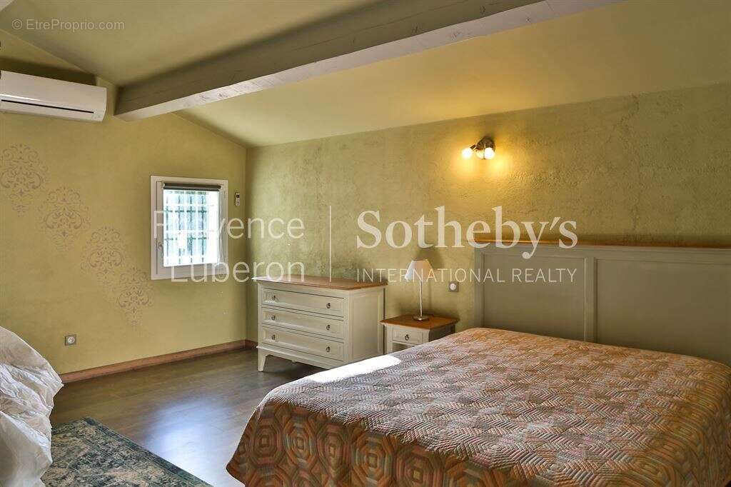 Maison à CHATEAUNEUF-DE-GADAGNE