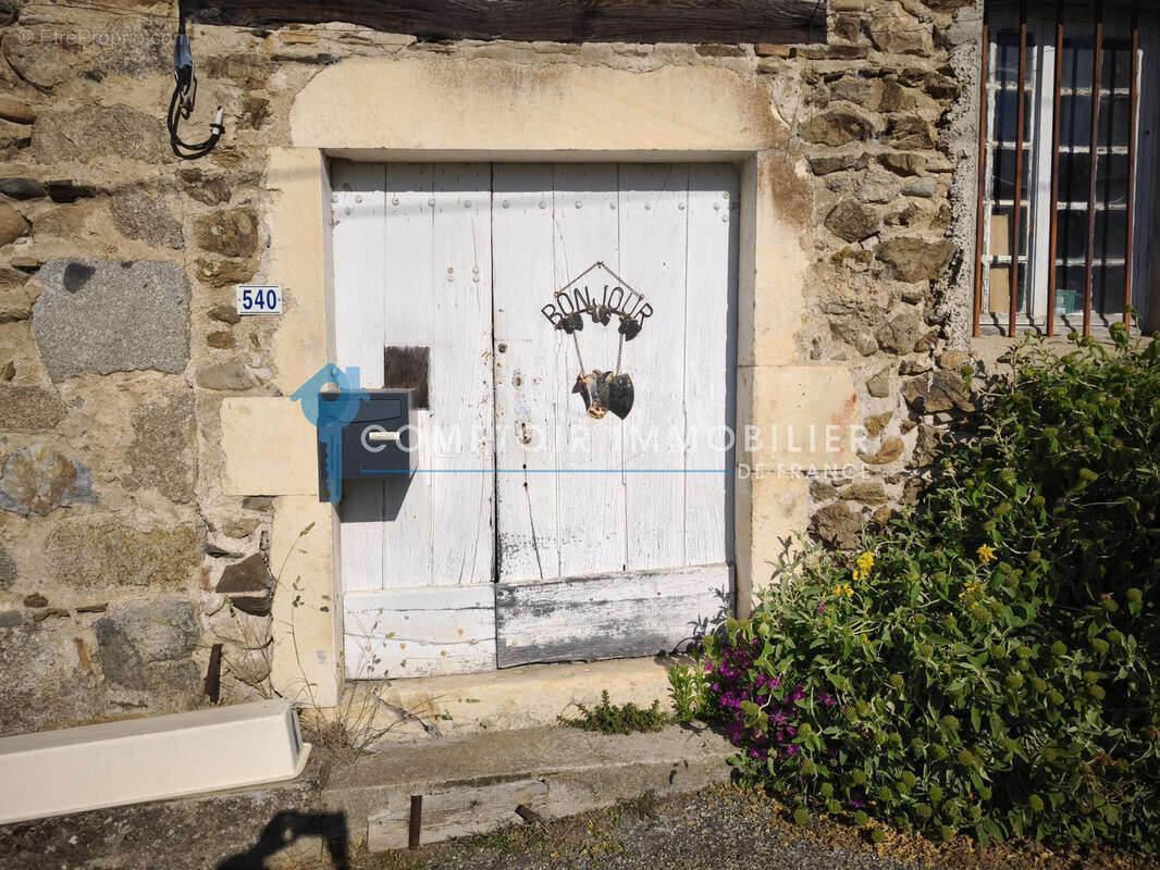 Maison à SAINT-LAURENT-DU-PAPE