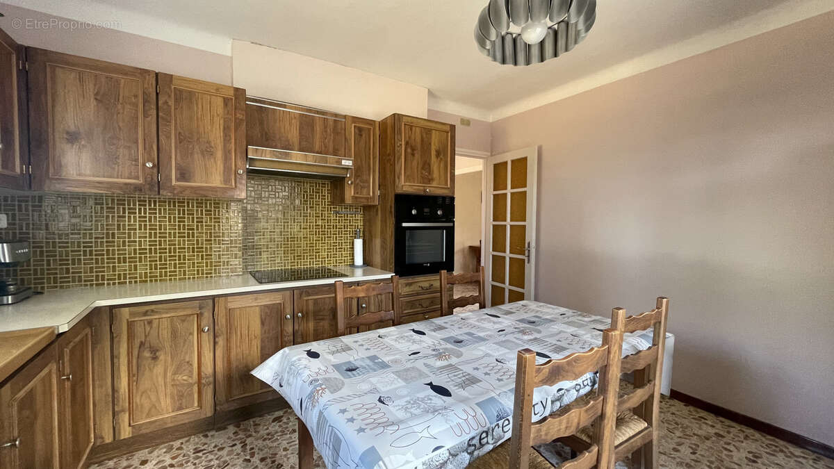 Maison à VILLELONGUE-DELS-MONTS