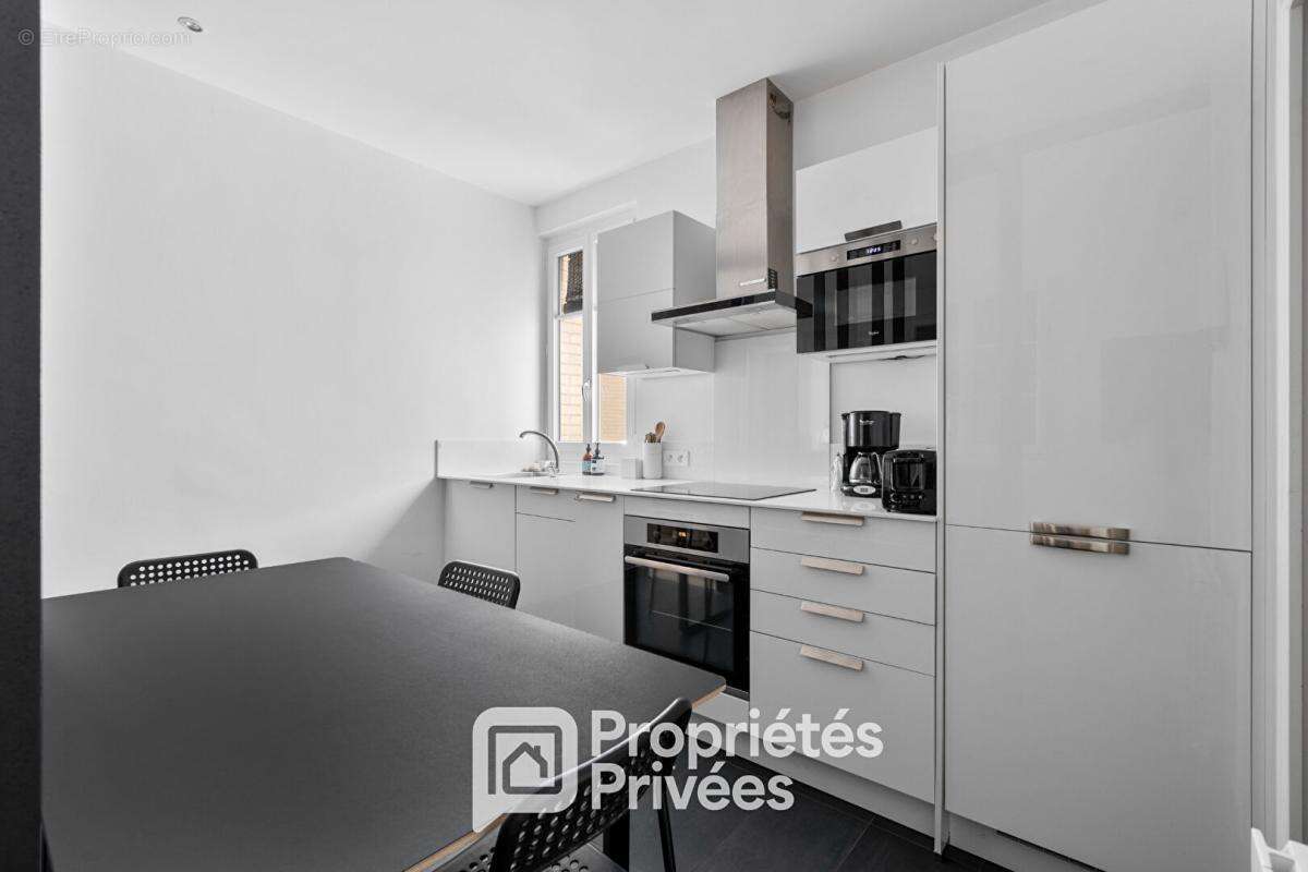 Appartement à COURBEVOIE
