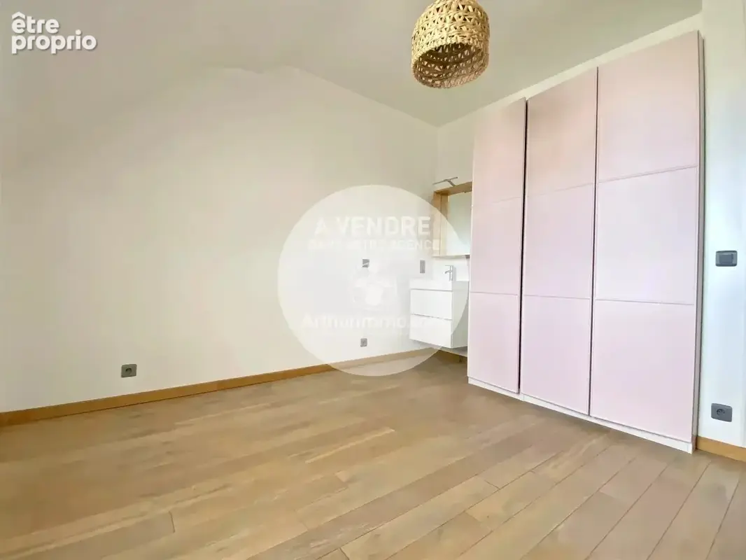 BIEN RARE – Demeure de caractère face à la mer – 240 m² – Jardin – Garage - photo 11