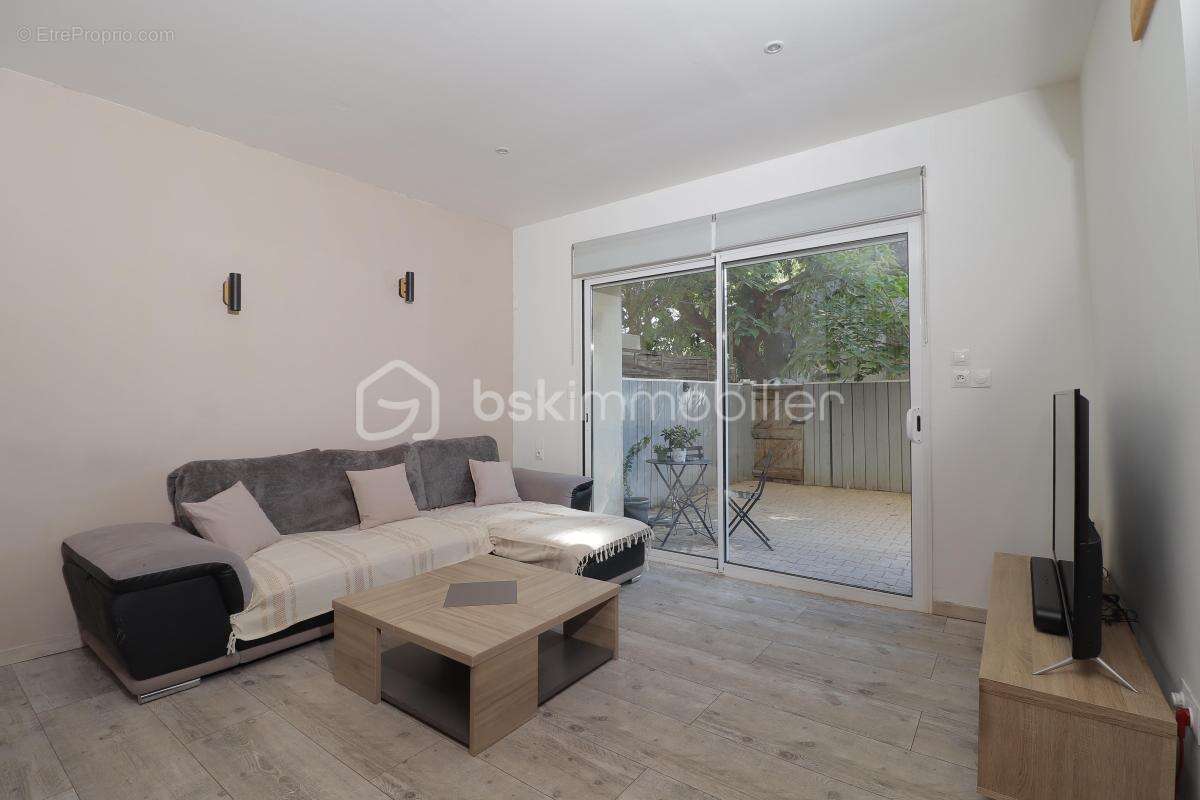 Maison à SAINT-LAURENT-D'AIGOUZE