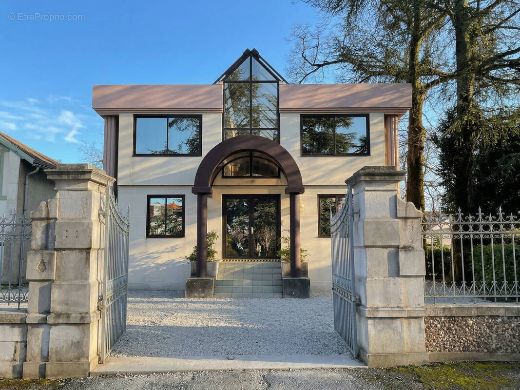 Photo 1 - Commerce à PAU