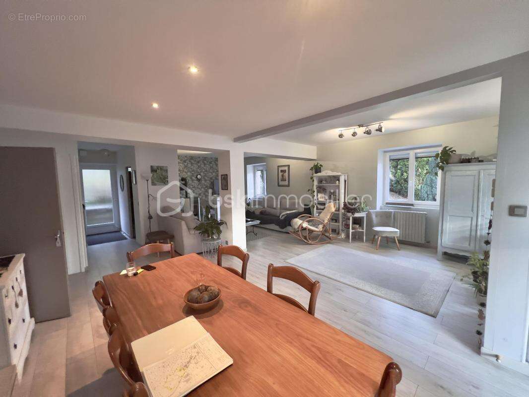 Maison à SAINT-MARTIN-DE-LA-PORTE