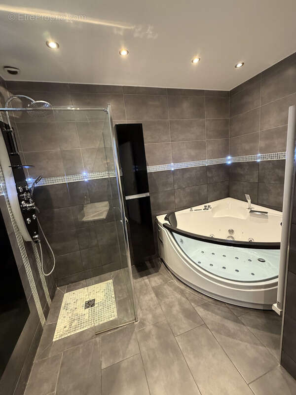 Maison à VILLENEUVE-LE-ROI