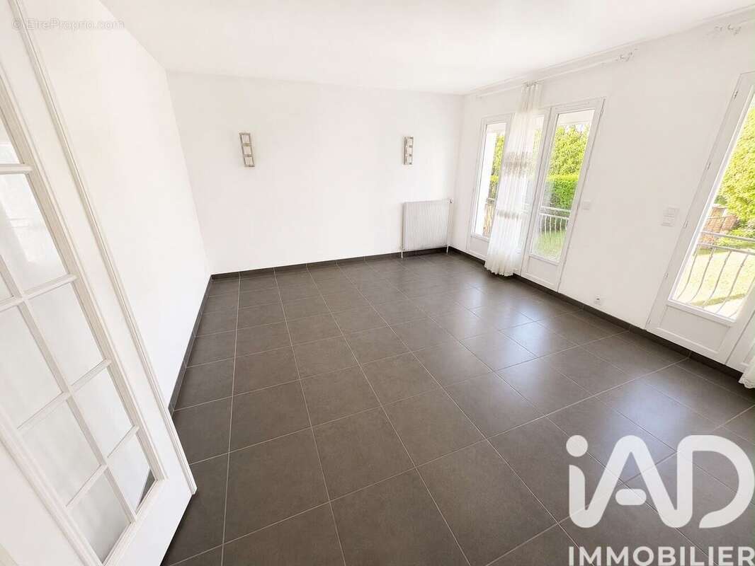 Maison 115 m² à Saint-Arnoult-En-Yvelines  - photo 3