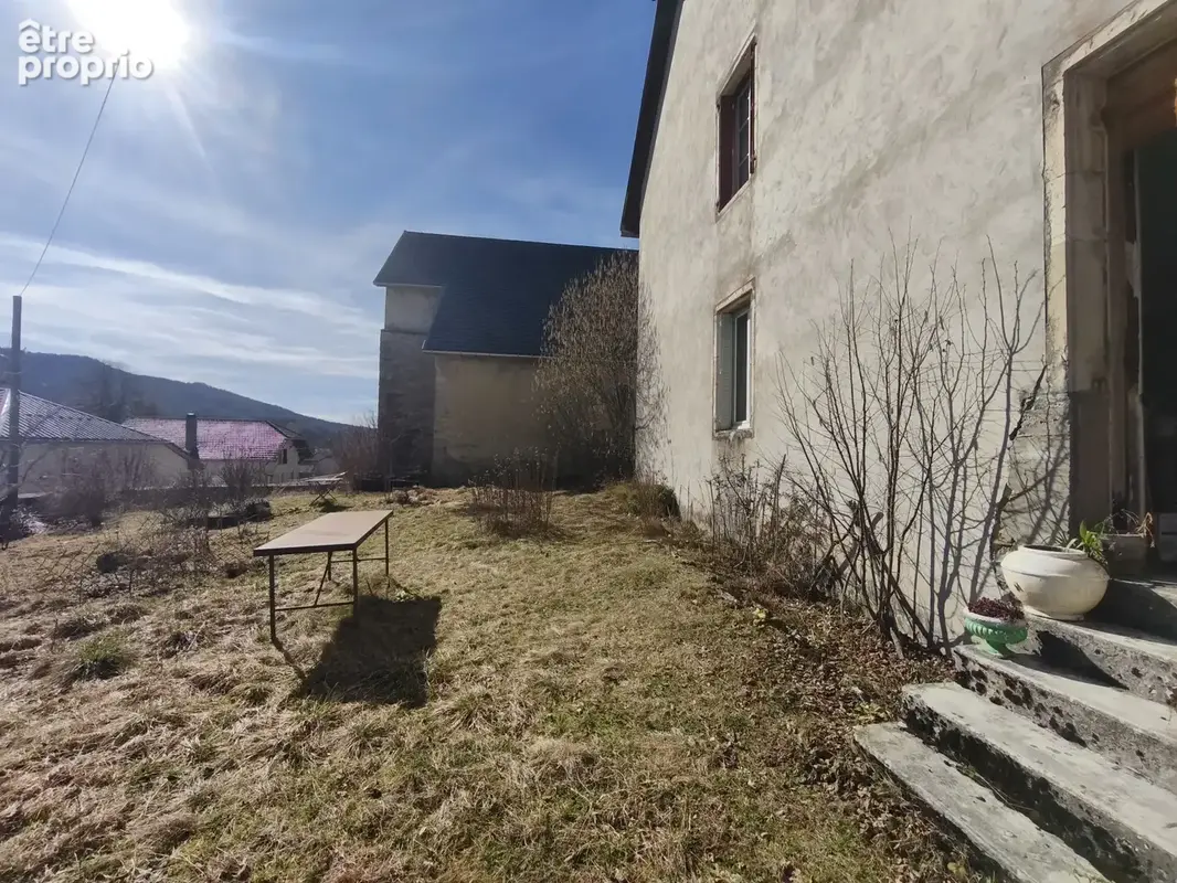 immeuble avec 2 appartements avec garage et terrain - photo 3