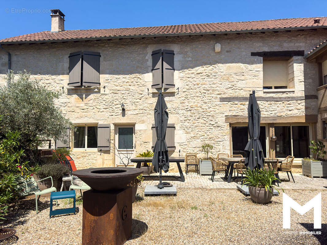 Maison à SAVIGNAC-LES-EGLISES