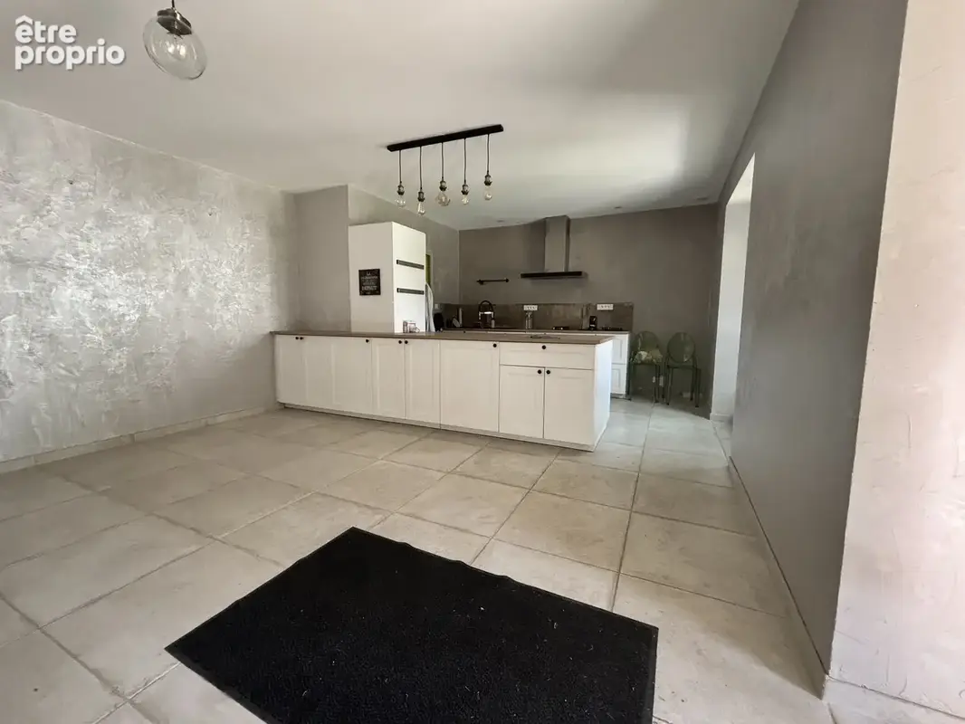 Charmante Maison Familiale avec Piscine et Maison d'Amis sur un Vaste Terrain - photo 4
