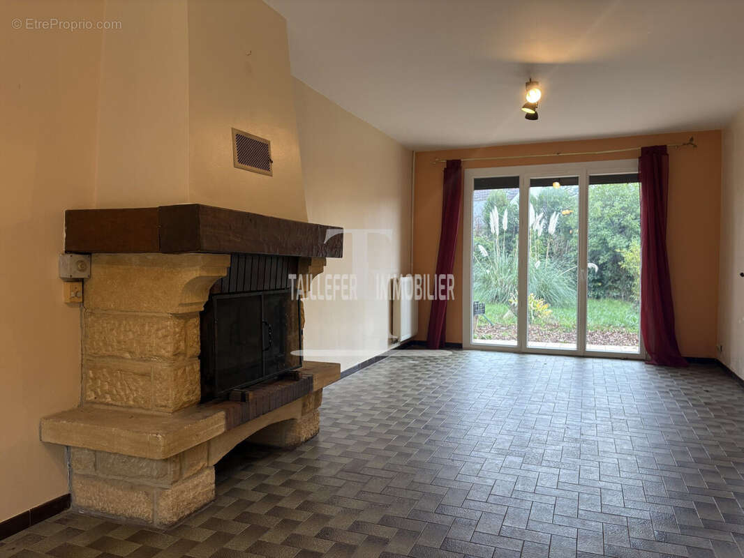 Maison à ANTONNE-ET-TRIGONANT