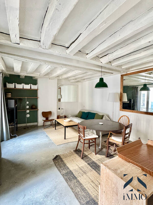 Appartement à PARIS-3E
