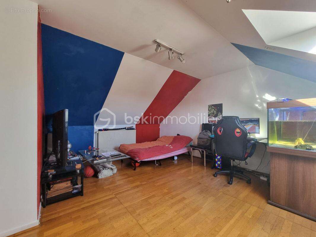 Maison à JOUY-LE-CHATEL